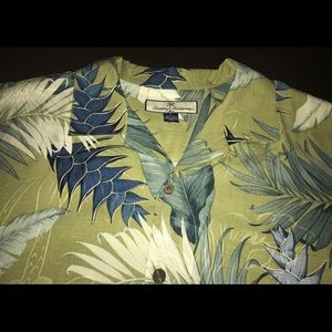 Men’s tropical print silk shirt size Medium